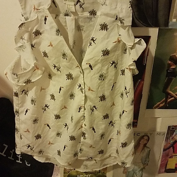 H&M Tops - H&M sleeveless white blouse tropical print size 6